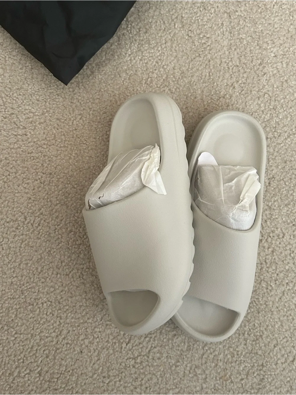 Brand new size 10 cream yzy slide
